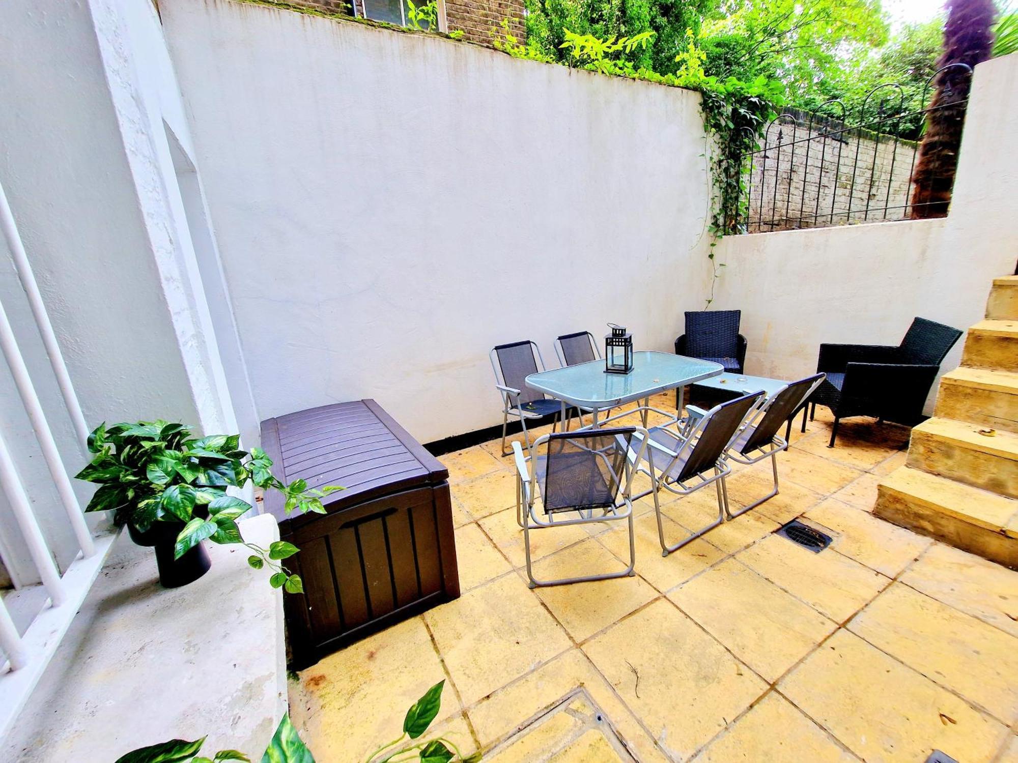 Spacious & Cosy 2 Bedroom Home Plus 2 Sofa-Beds With Private Entrance And Back Patio, 3 Min Walk To Earl'S Court Station London Ngoại thất bức ảnh