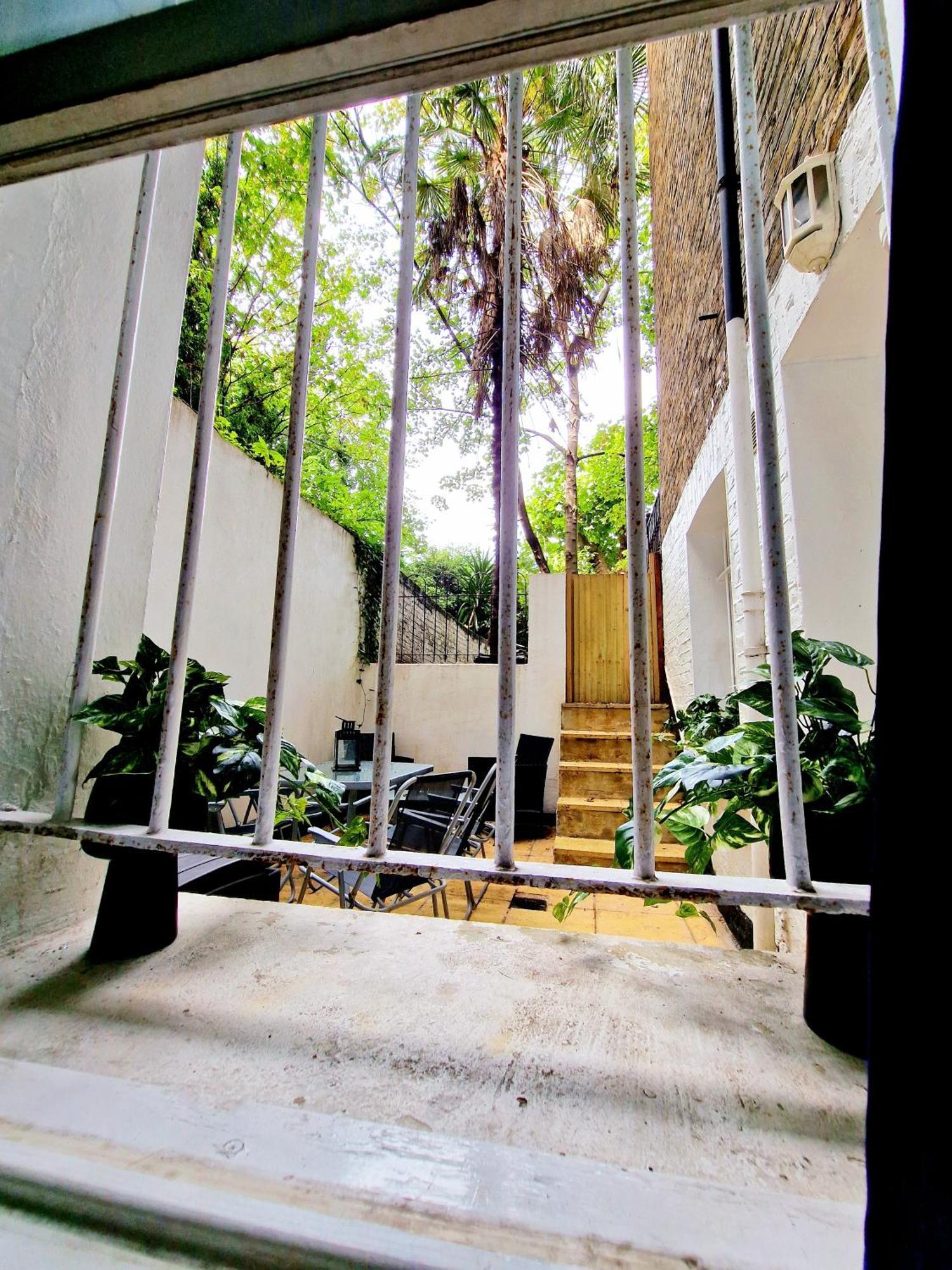 Spacious & Cosy 2 Bedroom Home Plus 2 Sofa-Beds With Private Entrance And Back Patio, 3 Min Walk To Earl'S Court Station London Ngoại thất bức ảnh