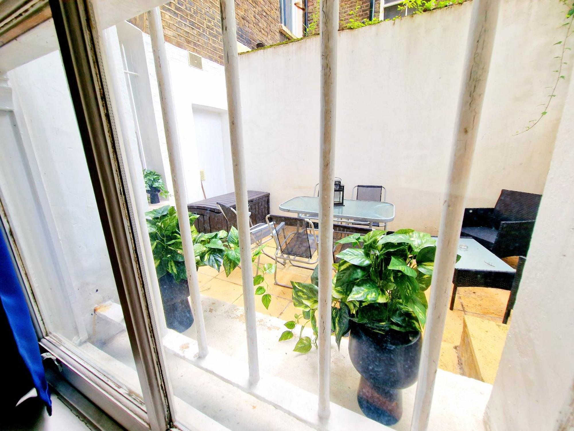 Spacious & Cosy 2 Bedroom Home Plus 2 Sofa-Beds With Private Entrance And Back Patio, 3 Min Walk To Earl'S Court Station London Ngoại thất bức ảnh