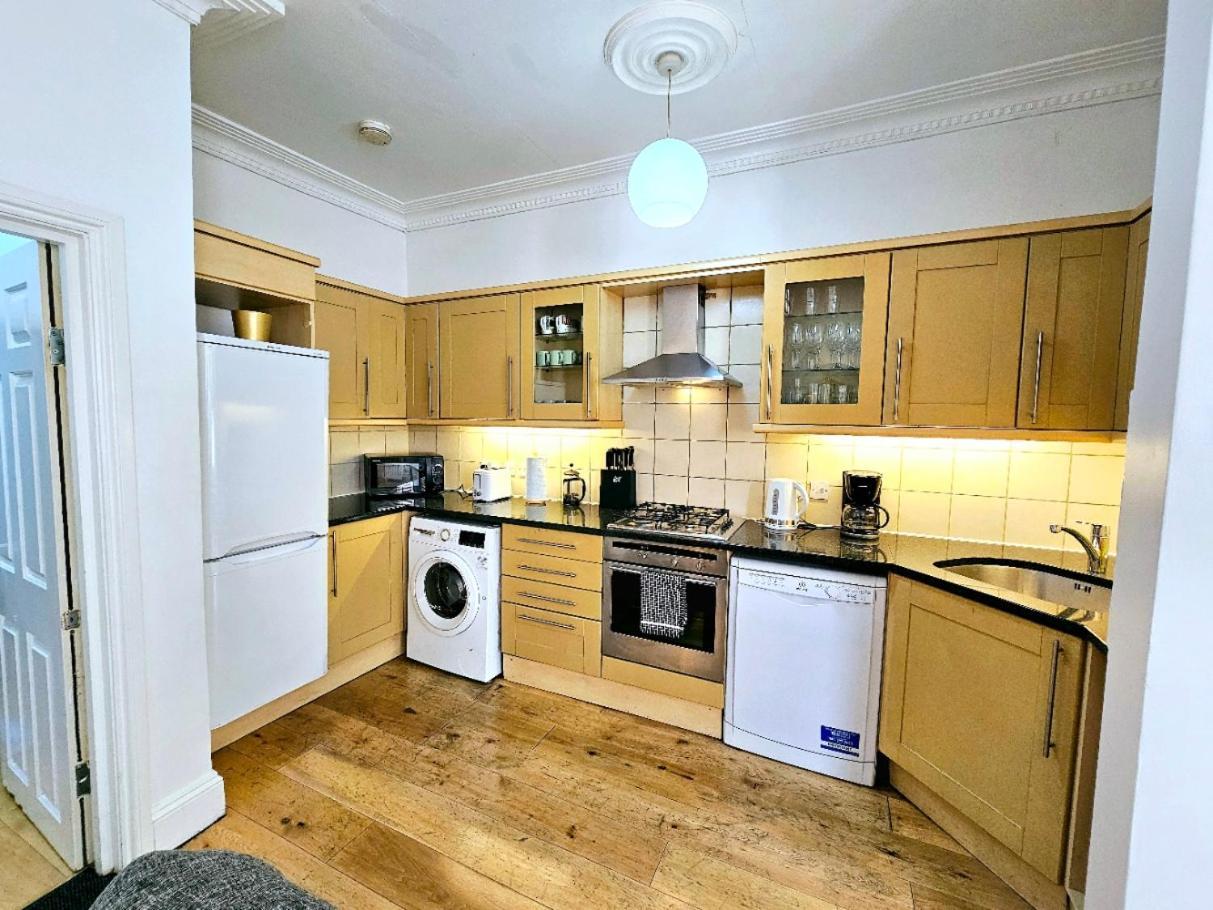 Spacious & Cosy 2 Bedroom Home Plus 2 Sofa-Beds With Private Entrance And Back Patio, 3 Min Walk To Earl'S Court Station London Ngoại thất bức ảnh