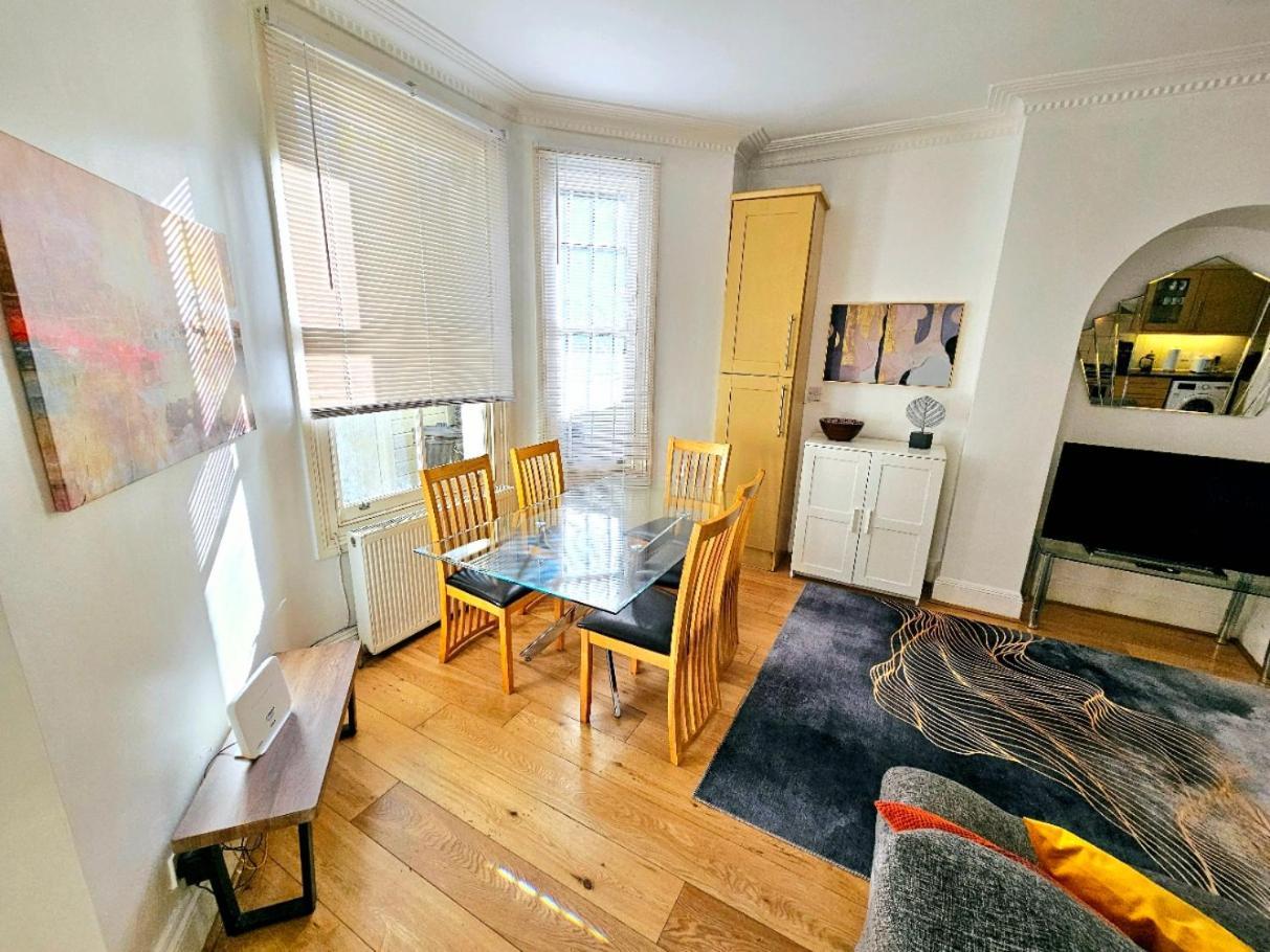 Spacious & Cosy 2 Bedroom Home Plus 2 Sofa-Beds With Private Entrance And Back Patio, 3 Min Walk To Earl'S Court Station London Ngoại thất bức ảnh