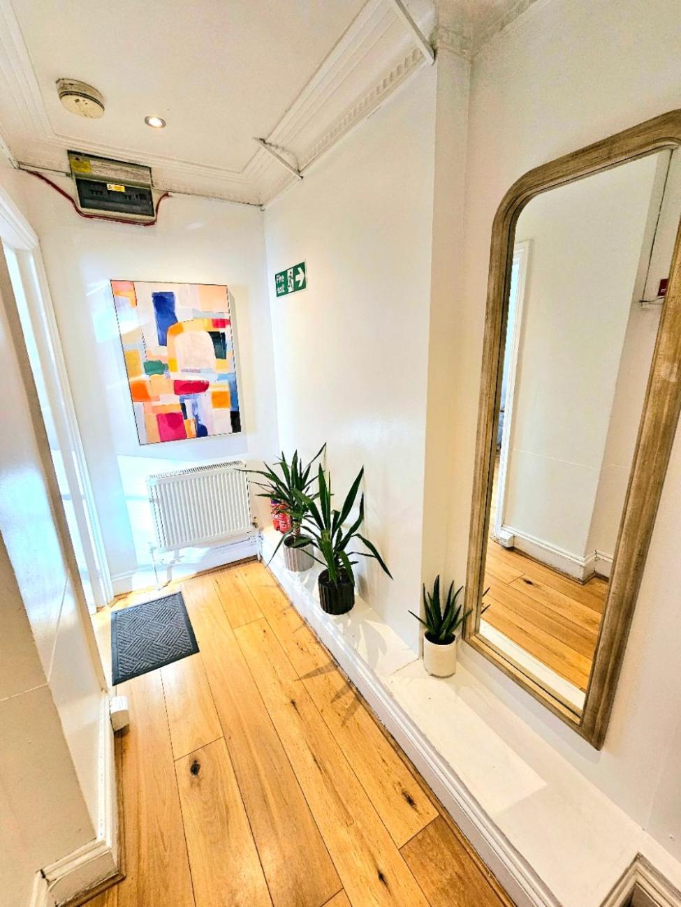 Spacious & Cosy 2 Bedroom Home Plus 2 Sofa-Beds With Private Entrance And Back Patio, 3 Min Walk To Earl'S Court Station London Ngoại thất bức ảnh