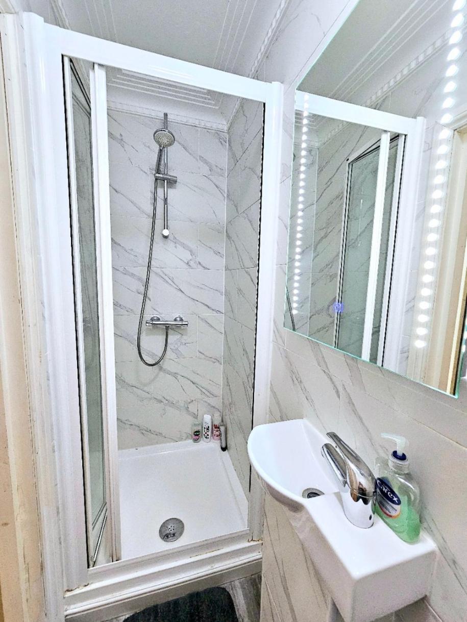 Spacious & Cosy 2 Bedroom Home Plus 2 Sofa-Beds With Private Entrance And Back Patio, 3 Min Walk To Earl'S Court Station London Ngoại thất bức ảnh