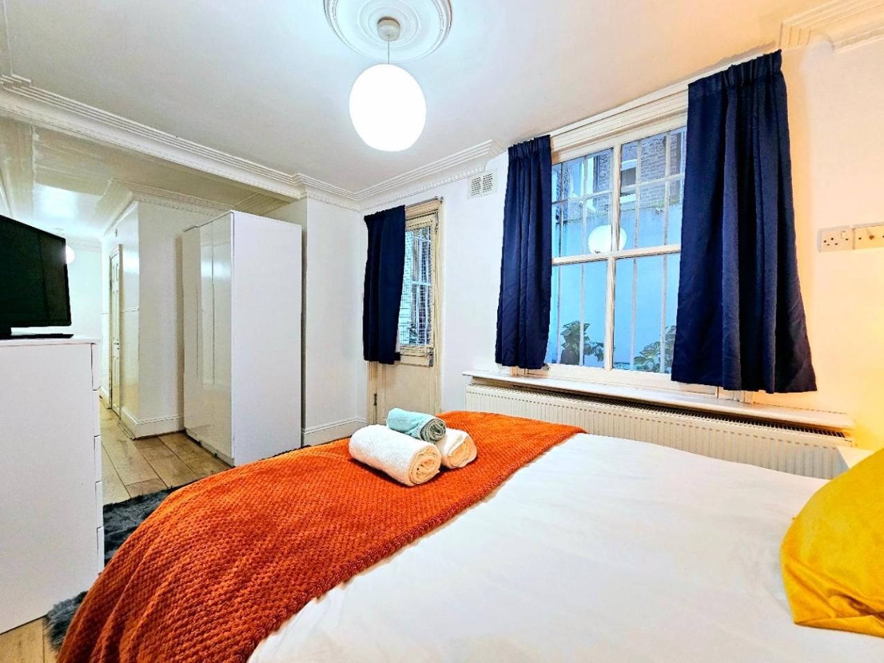 Spacious & Cosy 2 Bedroom Home Plus 2 Sofa-Beds With Private Entrance And Back Patio, 3 Min Walk To Earl'S Court Station London Ngoại thất bức ảnh