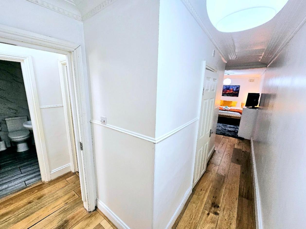 Spacious & Cosy 2 Bedroom Home Plus 2 Sofa-Beds With Private Entrance And Back Patio, 3 Min Walk To Earl'S Court Station London Ngoại thất bức ảnh