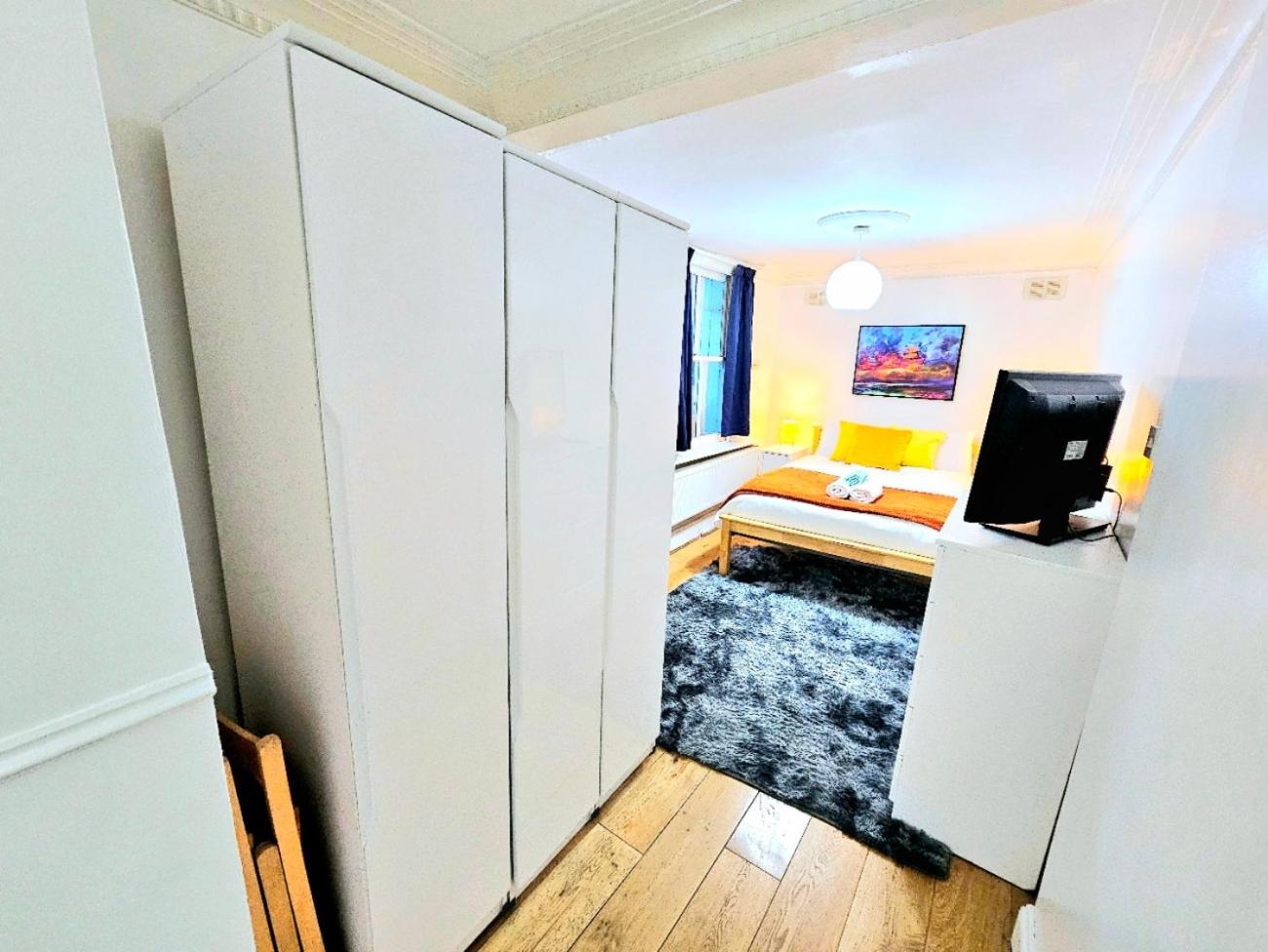 Spacious & Cosy 2 Bedroom Home Plus 2 Sofa-Beds With Private Entrance And Back Patio, 3 Min Walk To Earl'S Court Station London Ngoại thất bức ảnh