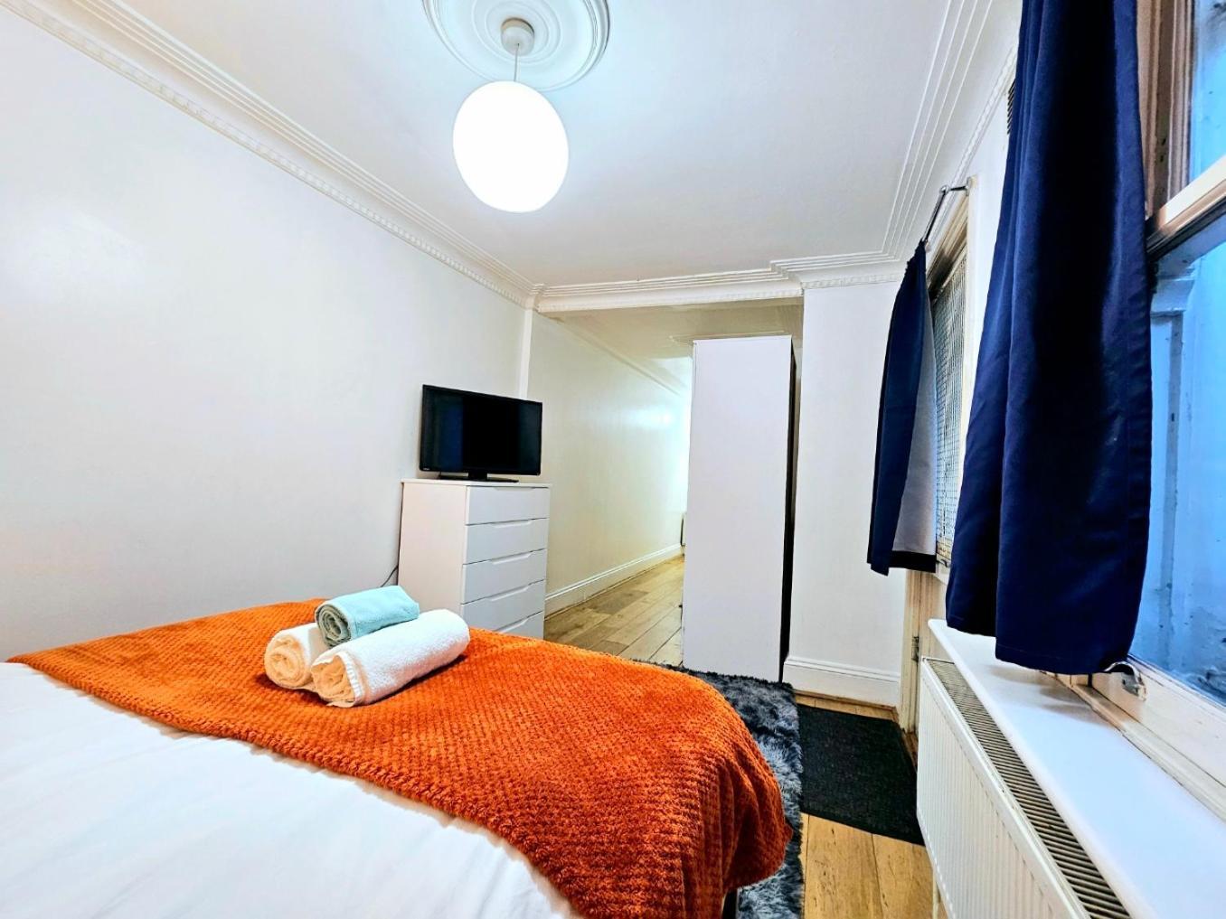 Spacious & Cosy 2 Bedroom Home Plus 2 Sofa-Beds With Private Entrance And Back Patio, 3 Min Walk To Earl'S Court Station London Ngoại thất bức ảnh