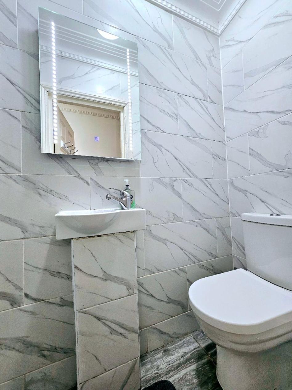 Spacious & Cosy 2 Bedroom Home Plus 2 Sofa-Beds With Private Entrance And Back Patio, 3 Min Walk To Earl'S Court Station London Ngoại thất bức ảnh