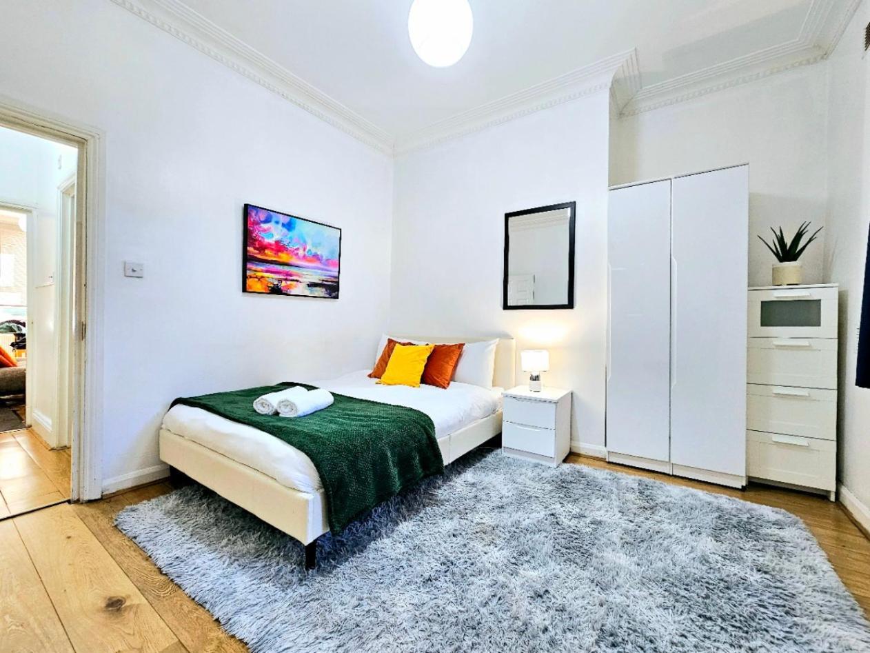 Spacious & Cosy 2 Bedroom Home Plus 2 Sofa-Beds With Private Entrance And Back Patio, 3 Min Walk To Earl'S Court Station London Ngoại thất bức ảnh